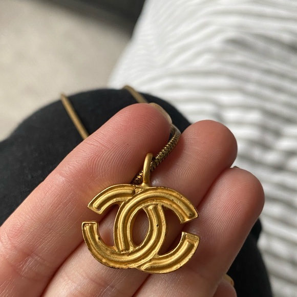 Gold-tone Chanel CC pendant necklace - Picture 6 of 12